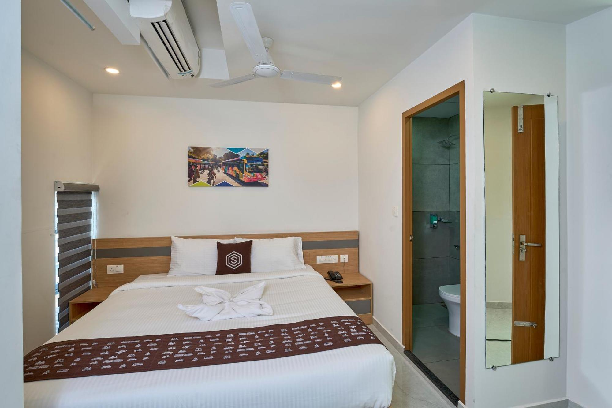 Sapphire Club Hub Hotel Kochi Exterior photo